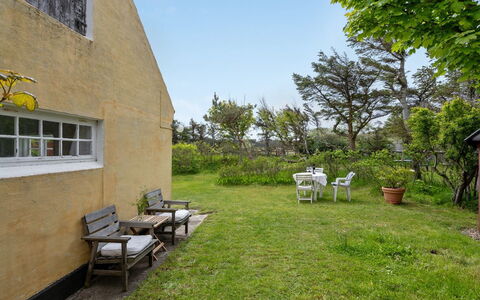Helny - 300M from the Sea: Strauch, Grundstueck, Zuhause, Garten, Hütte, Tür, Rasen, Hinterhof, Schatten, Landscaping