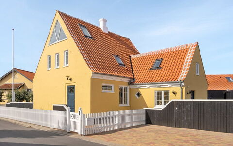 Jarkko - 200M from the Sea: Gebäude, Wohngebiet, Dach, Haus, Zuhause, Fassade, Die Architektur, Menschliche Siedlung, Verbundwerkstoff, Hütte