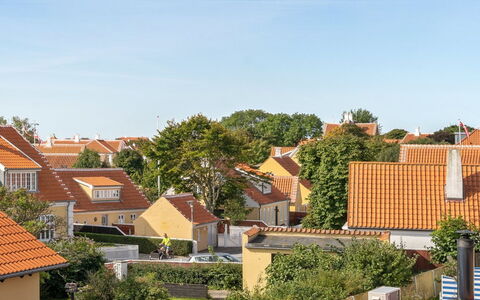 Jarkko - 200M from the Sea: Himmel, Wohngebiet, Dach, Haus, Zuhause, Nachbarschaft, Fassade, Urban Design, Menschliche Siedlung, Vorort