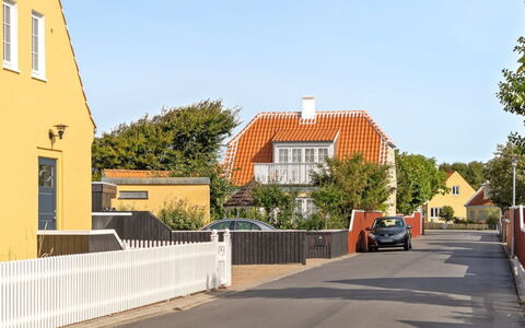 Jarkko - 200M from the Sea: Gebäude, Wohngebiet, Haus, Fassade, Zuhause, Die Architektur, Nachbarschaft, Dach, Menschliche Siedlung, Vorort