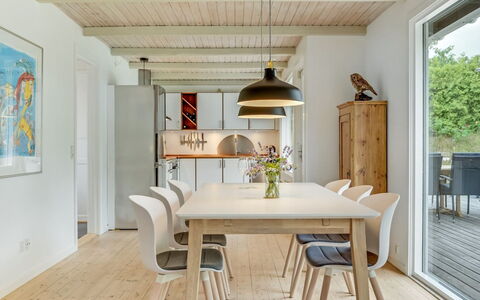 Sverkel - 700M from the Sea: Flooring, Interior Design, Holz, Decke, Möbel, Fussboden, Holzboden, Küche & Esszimmer Tisch, Light Fixture, Esszimmer
