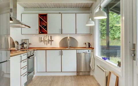 Sverkel - 700M from the Sea: Küche, Countertop, Küchengerät, Interior Design, Flooring, Holz, Decke, Light Fixture, Major Appliance, Cabinetry