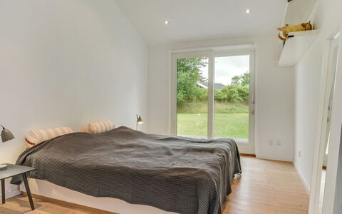 Sverkel - 700M from the Sea: Bett, Schlafzimmer, Flooring, Interior Design, Holz, Fussboden, Decke, Holzboden, Bettdecke, Bedding