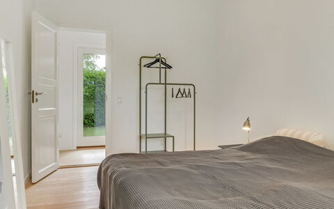 Sverkel - 700M from the Sea: Möbel, Bett, Interior Design, Flooring, Fussboden, Schlafzimmer, Wand, Holz, Holzboden, Zuhause