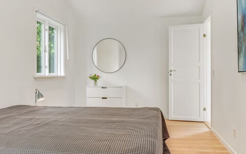 Sverkel - 700M from the Sea: Möbel, Interior Design, Flooring, Fussboden, Holz, Schlafzimmer, Bett, Decke, Holzboden, Zuhause