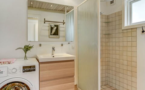 Sverkel - 700M from the Sea: Flooring, Interior Design, Fussboden, Armatur, Holz, Waschmaschine, Badezimmerschrank, Badezimmer, Decke, Sinken