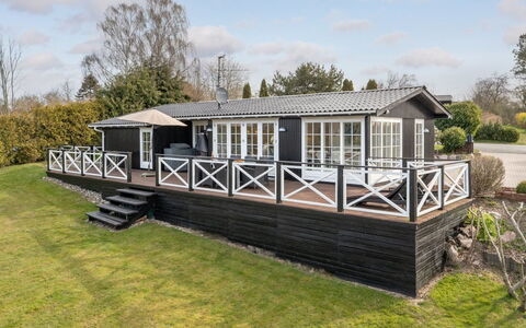 Ylermi - 1.5Km from the Sea: Dach, Zuhause, Hütte, Veranda, Deck, Estate, Garten, Abstellgleis, Outdoor Struktur