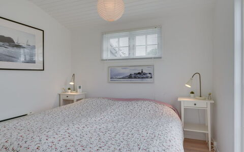 Ylermi - 1.5Km from the Sea: Bett, Schlafzimmer, Interior Design, Decke, Bettdecke, Möbel, Bedding, Fussboden, Linens, Flooring