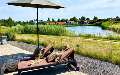 Domi - 1.2Km from the Sea: Gartenmöbel, Möbel, Regenschirm, Schatten, Garten, Stuhl, Tisch Im Freien, Terrasse, Eco Hotel, Sonnenliege