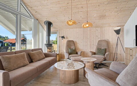Domi - 1.2Km from the Sea: Holz, Flooring, Decke, Interior Design, Fussboden, Holzboden, Möbel, Zuhause, Wohnzimmer, Couch