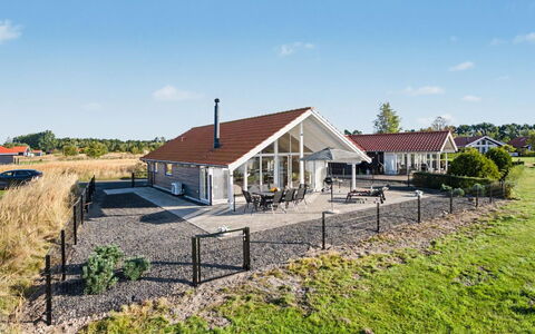 Domi - 1.2Km from the Sea: Dach, Haus, Zuhause, Hütte, Estate, Auffahrt, Schatten, Abstellgleis, Veranda, Bauernhaus