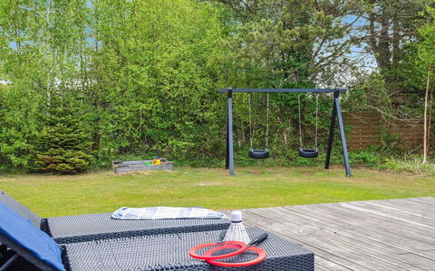 Kalevi - 900M from the Sea: Dach, Haus, Zuhause, Hütte, Tür, Abstellgleis, Deck, Veranda, Planke, Hartholz
