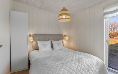 Vanna - 1.2Km from the Sea