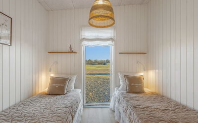 Vanna - 1.2Km from the Sea