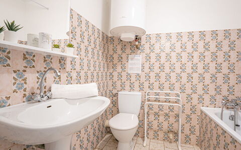 Saint Cyr sur Mer les Lecques 170: Armatur, Eigentum, Sinken, Badezimmer, Lila, Gebäude, Bad Sink, Interior Design, Die Architektur, Pflanze
