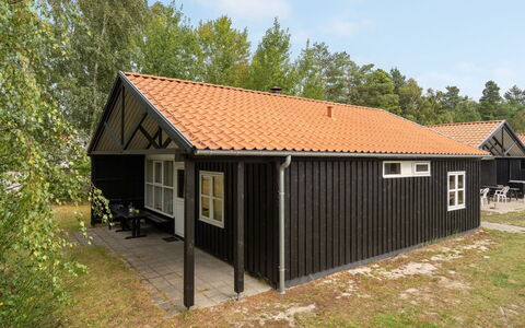 Bennek - 200M from the Sea: Dach, Haus, Zuhause, Hütte, Tür, Abstellgleis, Deck, Veranda, Planke, Hartholz