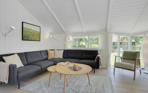 Niska - 300M from the Sea: Holz, Interior Design, Flooring, Möbel, Fussboden, Wohnzimmer, Decke, Couch, Holzboden