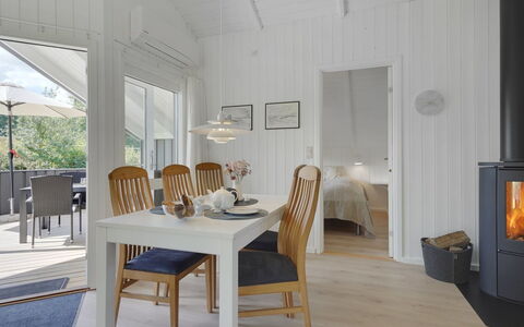 Niska - 300M from the Sea: Flooring, Möbel, Interior Design, Fussboden, Holz, Holzboden, Esszimmer, Decke, Küche & Esszimmer Tisch, Zuhause