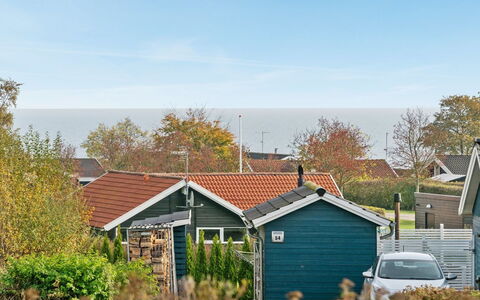 Ruusu - 300M from the Sea: Wohnung, Schatten, Balkon, Stuhl, Zaun, Gartenmöbel, Aluminium, Kunstrasen