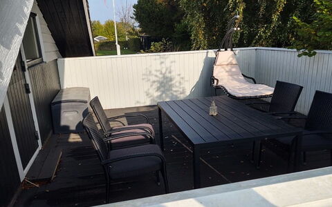 Rieke - 300M from the Sea: Gartenmöbel, Möbel, Tisch Im Freien, Stuhl, Deck, Schatten, Hartholz, Terrasse, Holzbeize, Outdoor Struktur