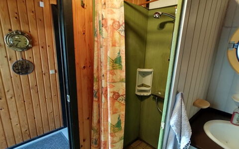Rieke - 300M from the Sea: Holz, Armatur, Fussboden, Flooring, Badezimmer, Installation, Holzbeize, Zimmer, Bad Sink, Hartholz