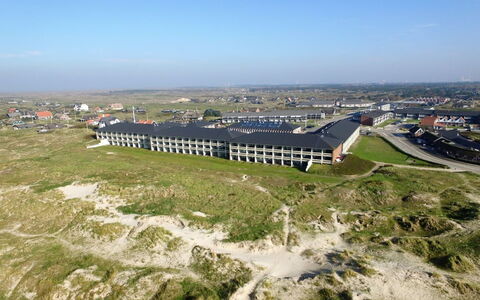 Britt - 100M from the Sea: Dach, Haus, Zuhause, Hütte, Tür, Abstellgleis, Deck, Veranda, Planke, Hartholz