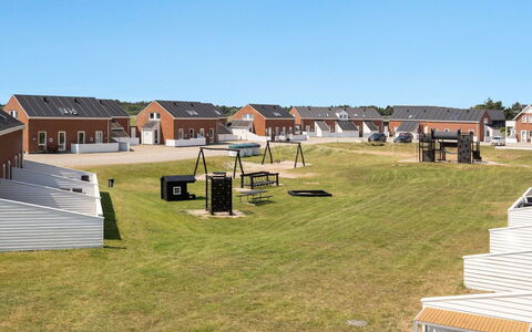 Roya - 1.9Km from the Sea: Möbel, Interior Design, Stuhl, Flooring, Tabelle, Resort, Fussboden, Decke, Zimmer, Eco Hotel