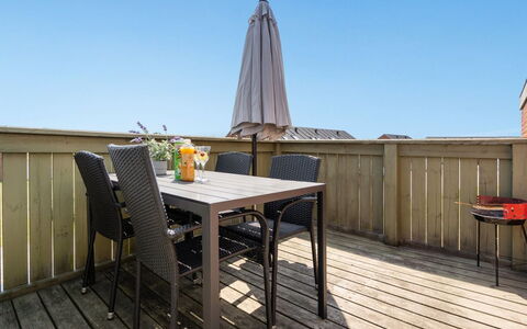 Roya - 1.9Km from the Sea: Möbel, Interior Design, Stuhl, Flooring, Tabelle, Resort, Fussboden, Decke, Zimmer, Eco Hotel
