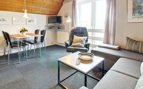 Roya - 1.9Km from the Sea: Möbel, Interior Design, Stuhl, Flooring, Tabelle, Resort, Fussboden, Decke, Zimmer, Eco Hotel