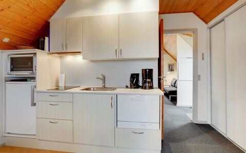 Roya - 1.9Km from the Sea: Möbel, Interior Design, Stuhl, Flooring, Tabelle, Resort, Fussboden, Decke, Zimmer, Eco Hotel