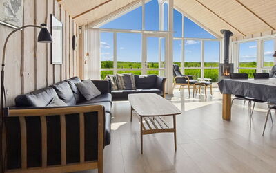 Jonna - 700M from the Sea