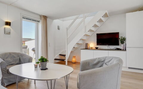 Gerharde - 2.3Km from the Sea: Möbel, Interior Design, Flooring, Fussboden, Holz, Couch, Wohnzimmer, Decke, Tabelle, Zimmer