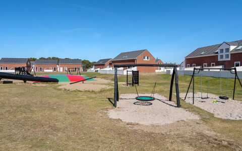 Gerharde - 2.3Km from the Sea: Himmel, Öffentlicher Raum, Einfach, Grundstueck, Menschliche Siedlung, Erholung, Pole, Rasen, Garten, Park