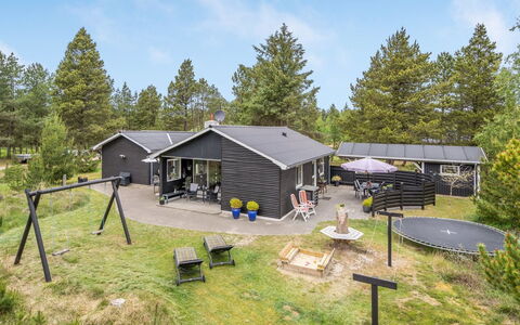 Bjarka - 2.9Km from the Sea: Hütte, Zuhause, Haus, Dach, Veranda, Estate, Abstellgleis, Gartenbauten, Bauernhaus, Garten