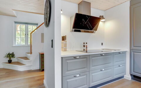 Emmeli - 1.2Km from the Sea: Interior Design, Flooring, Holz, Cabinetry, Fussboden, Möbel, Decke, Küche, Countertop, Zuhause