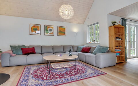 Emmeli - 1.2Km from the Sea: Flooring, Holz, Fussboden, Interior Design, Couch, Wohnzimmer, Holzboden, Möbel, Zuhause