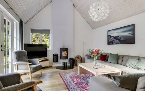 Emmeli - 1.2Km from the Sea: Interior Design, Flooring, Möbel, Holz, Wohnzimmer, Decke, Fussboden, Zuhause, Couch, Zimmer