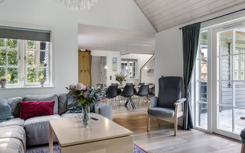 Emmeli - 1.2Km from the Sea: Interior Design, Holz, Decke, Möbel, Flooring, Zuhause, Couch, Wohnzimmer, Fussboden, Beleuchtung