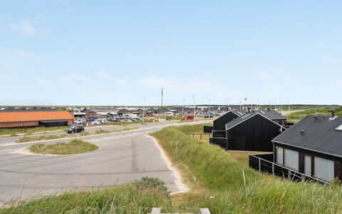 Elara - 200M from the Sea: Strauch, Urban Design, Ground, Backstein, Wohnung, Estate, Mauerwerk, Balkon, Landscaping