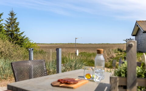 Eldora - 1.4Km from the Sea: Möbel, Holz, Interior Design, Flooring, Fussboden, Stuhl, Zimmer, Decke, Wohnzimmer, Wohnung