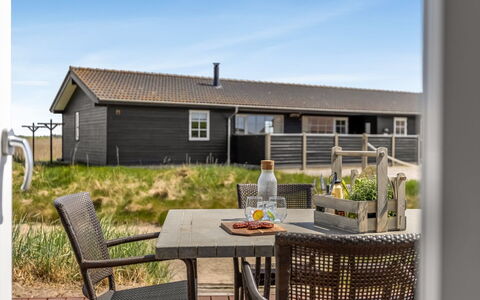 Eldora - 1.4Km from the Sea: Möbel, Holz, Interior Design, Flooring, Fussboden, Stuhl, Zimmer, Decke, Wohnzimmer, Wohnung