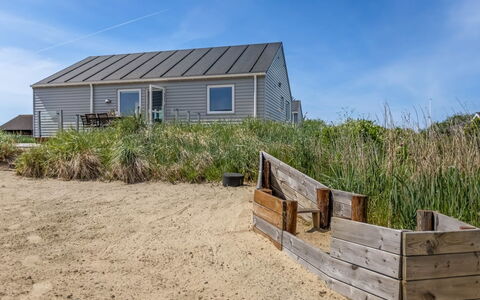 Eldora - 1.4Km from the Sea: Möbel, Holz, Interior Design, Flooring, Fussboden, Stuhl, Zimmer, Decke, Wohnzimmer, Wohnung