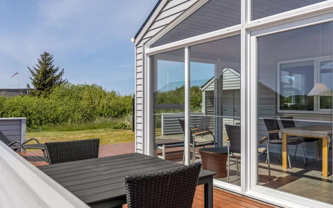 Eldora - 1.4Km from the Sea: Möbel, Holz, Interior Design, Flooring, Fussboden, Stuhl, Zimmer, Decke, Wohnzimmer, Wohnung