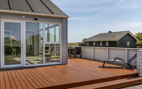 Eldora - 1.4Km from the Sea: Möbel, Holz, Interior Design, Flooring, Fussboden, Stuhl, Zimmer, Decke, Wohnzimmer, Wohnung