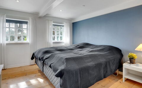 Edelgard - 4.5Km from the Sea: Flooring, Schlafzimmer, Fussboden, Interior Design, Holz, Bett, Decke, Bettdecke, Bedding, Möbel