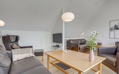 Helgo - 250M from the Sea: Möbel, Interior Design, Flooring, Wand, Decke, Couch, Fussboden, Holz, Light Fixture, Wohnzimmer