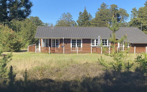 Orpah - 2.5Km from the Sea: Möbel, Holz, Interior Design, Flooring, Fussboden, Stuhl, Zimmer, Decke, Wohnzimmer, Wohnung
