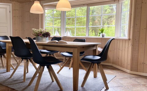 Orpah - 2.5Km from the Sea: Möbel, Holz, Interior Design, Flooring, Fussboden, Stuhl, Zimmer, Decke, Wohnzimmer, Wohnung