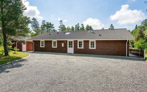 Orpah - 2.5Km from the Sea: Möbel, Holz, Interior Design, Flooring, Fussboden, Stuhl, Zimmer, Decke, Wohnzimmer, Wohnung