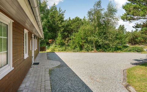 Orpah - 2.5Km from the Sea: Möbel, Holz, Interior Design, Flooring, Fussboden, Stuhl, Zimmer, Decke, Wohnzimmer, Wohnung